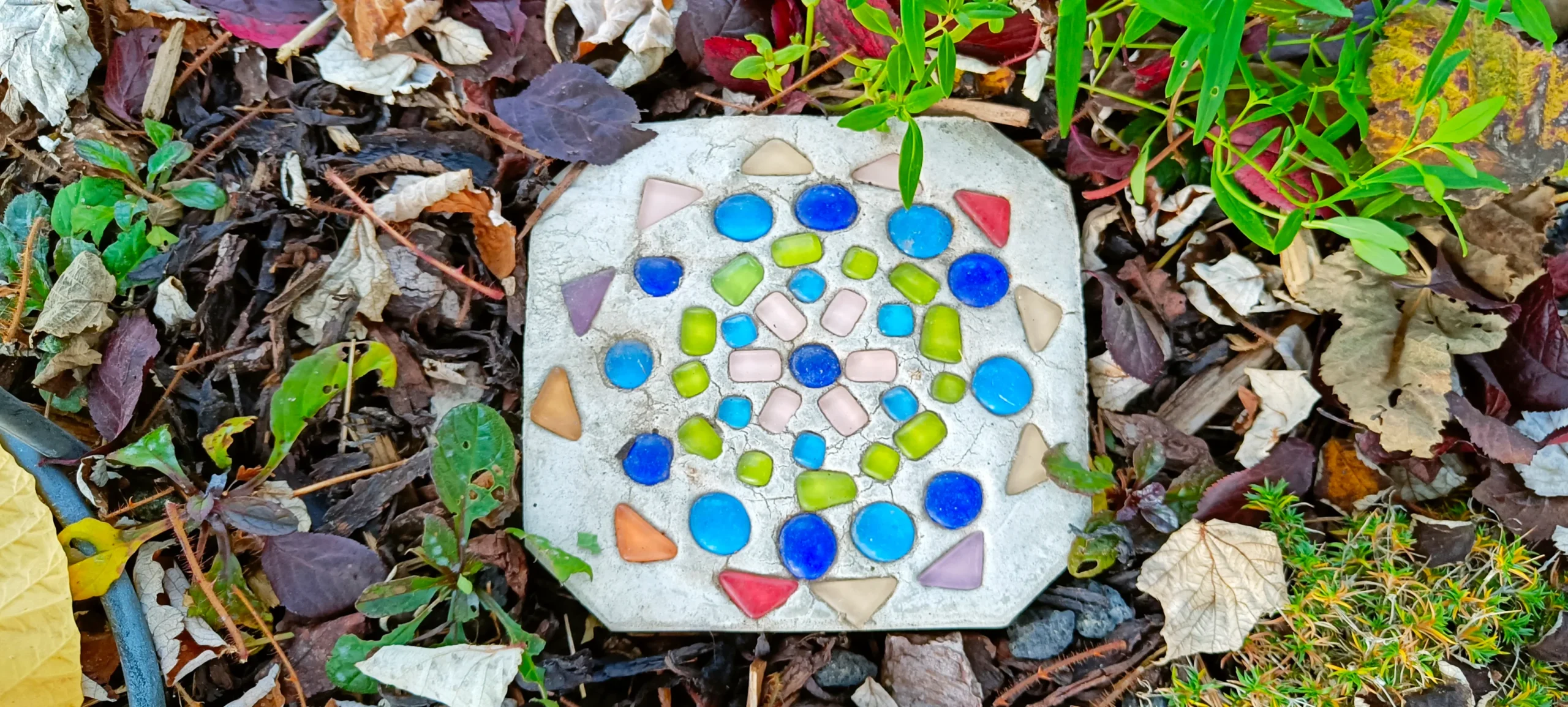 Betonstein mit Mosaik selber machen