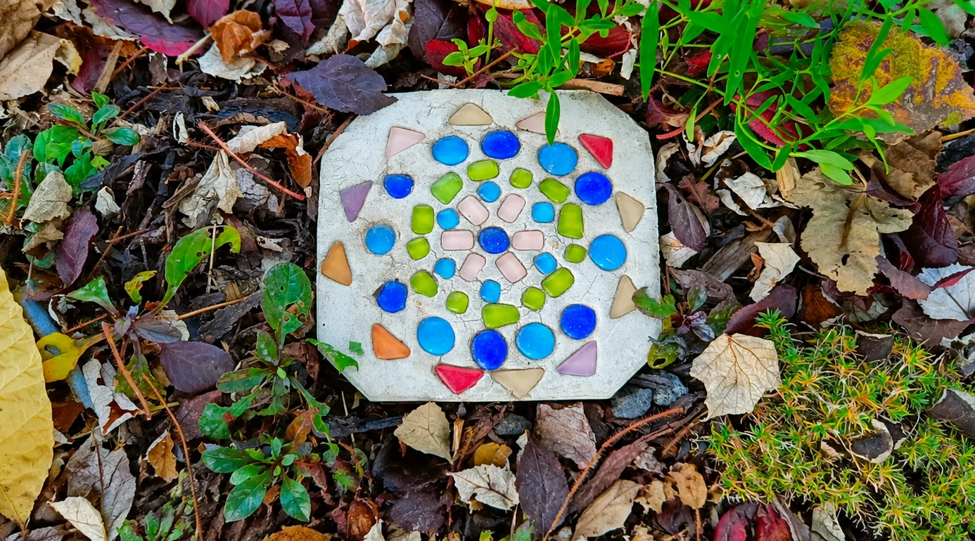 Betonstein-mit-Mosaik-selber-machen