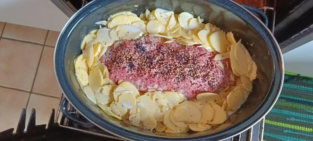 ofenfertiger Zustand des Hackbratens