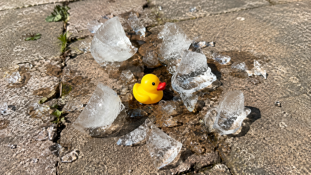 Der Schatz wurde aus der Eisbombe befreit